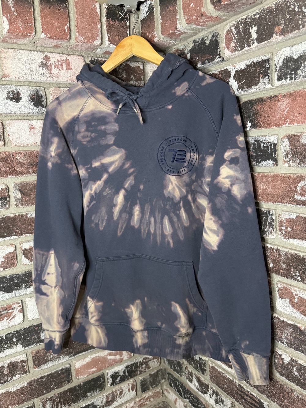 T3 Prepare Perform Recover Men’s Bleach Tie-Dye Workout Pullover Hoodie